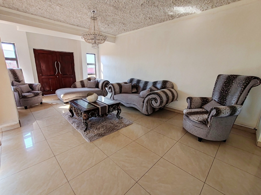 5 Bedroom Property for Sale in Grimbeeck Park North West